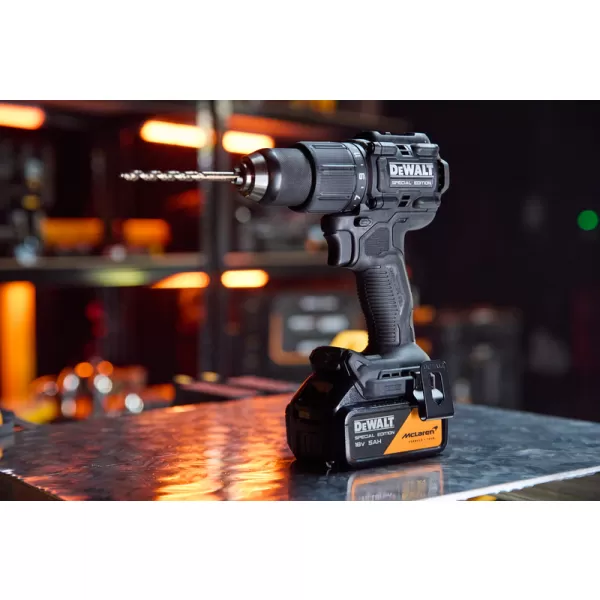Aku příklepová vrtačka DeWALT DCD86MP2KT McLaren 2 x 5.0 ah + 32dílná sada bitů dt70901t + svinovací