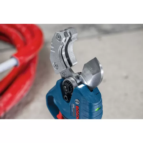 Aku nůžky na plastové trubky Bosch GPC 18V-32P Professional + L-Boxx