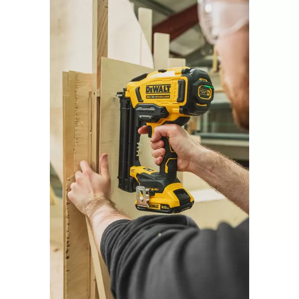 Aku dokončovací hřebíkovačka DeWALT DCN210SD2, TSTAK, 2x2,0Ah