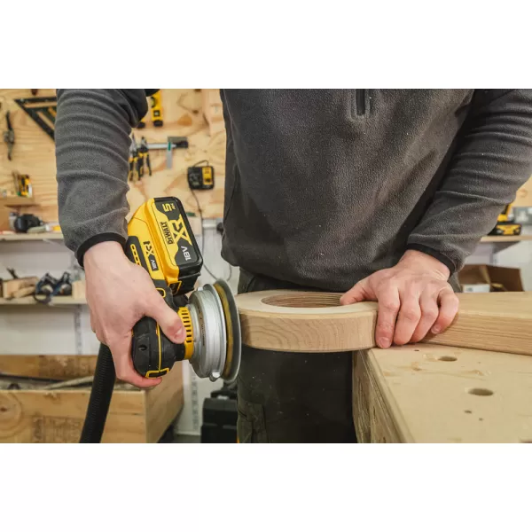 Aku excentrická bruska DeWALT DCW211NT, 125 mm, bez akumulátorů, v kufru