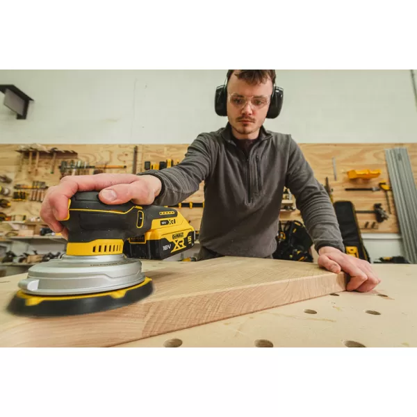 Aku excentrická bruska DeWALT DCW230NT, 150 mm, bez akumulátorů, TSTAK