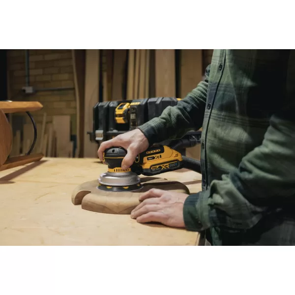 Aku excentrická bruska DeWALT DCW211NT, 125 mm, bez akumulátorů, v kufru