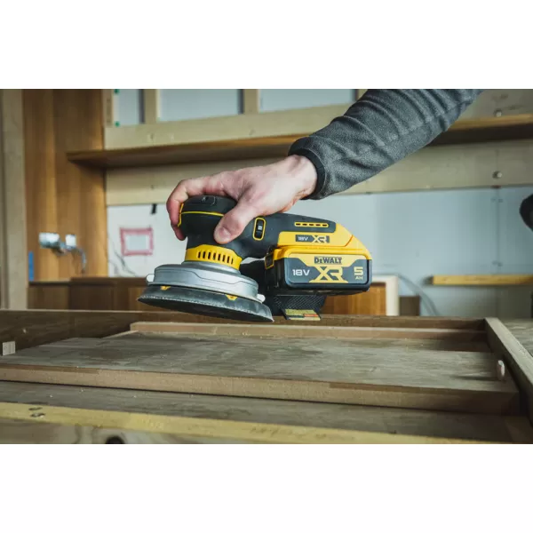 Aku excentrická bruska DeWALT DCW230NT, 150 mm, bez akumulátorů, TSTAK