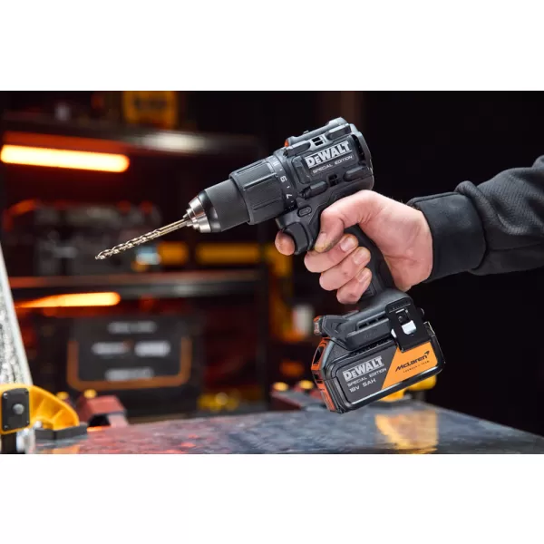 Aku příklepová vrtačka DeWALT DCD86MP2KT McLaren 2 x 5.0 ah + 32dílná sada bitů dt70901t + svinovací