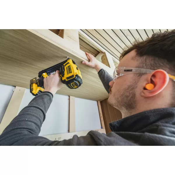 Aku dokončovací hřebíkovačka DeWALT DCN210SNT, TSTAK solo