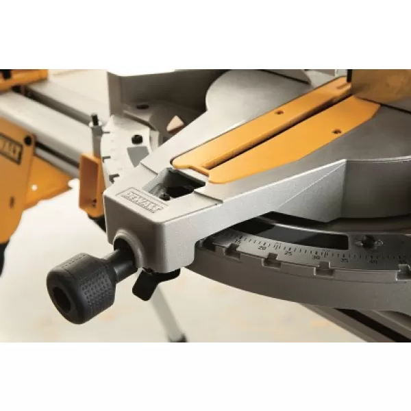 Pokosová pila DeWALT D27113, 1 600 W 305 mm