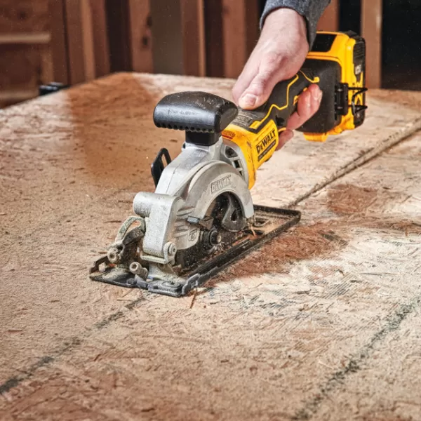 Aku okružní pila na kov Dewalt DCS571NT, 115mm solo