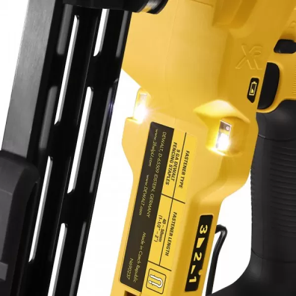 Aku sponkovačka DeWalt DCFS950P2 na ploty 18V 2x5 Ah