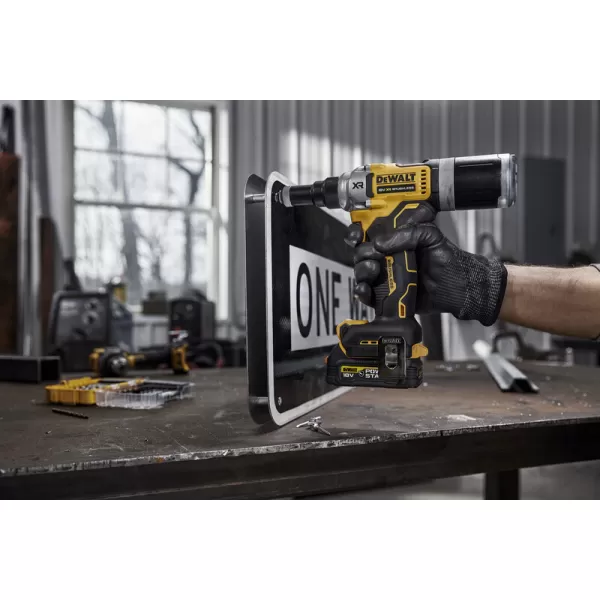 Aku nýtovací kleště DeWalt DCF414NT 18V XR 6,4 mm s bezúhlíkovým motorem