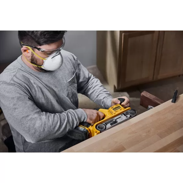 Aku pásová bruska DeWalt DCW220N