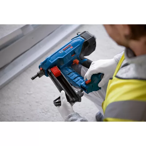 Aku hřebíkovačka Bosch GNB 18V-38 Professional, 2x4,0Ah