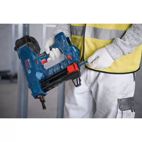 Aku hřebíkovačka Bosch GNB 18V-38 Professional, 2x4,0Ah