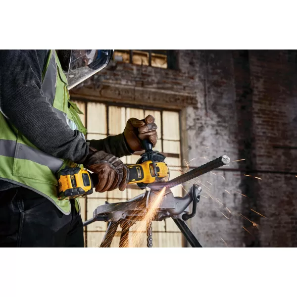 Aku úhlová bruska Dewalt DCG409VSNT, bez aku, s regulací