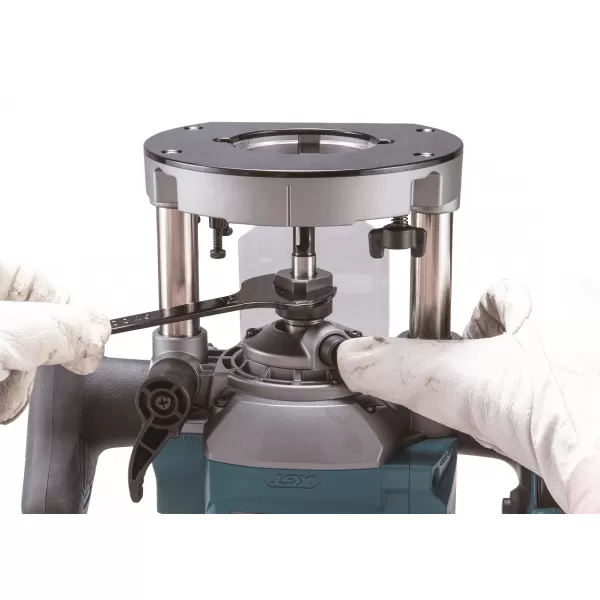 Vrchní frézka Makita RP001GZ XGT 40V solo