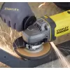 Aku úhlová bruska Stanley FATMAX® SFMCG400M2K, V20, 2 x 4.0 Ah 18 V