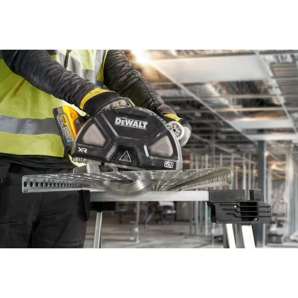 Aku okružní pila na kov DeWalt DCS383H2, 18V, 2x5,0Ah POWERSTACK